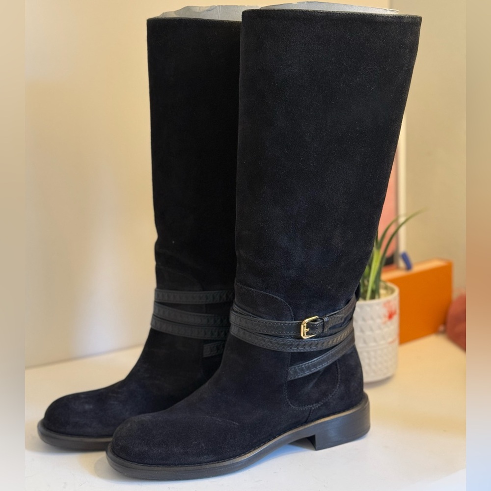 Louis Vuitton Crossroad Suede Black Boots 🌟 - Picture 5 of 14